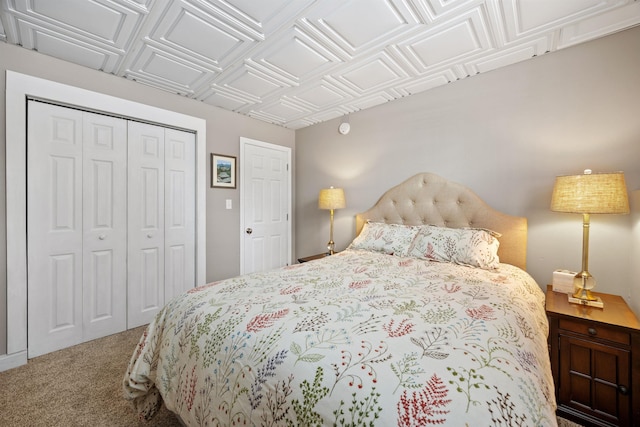 bedroom featuring a closet, an ornate ceiling, and carpet