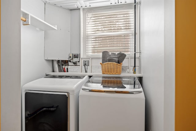 laundry room with laundry area and washing machine and dryer