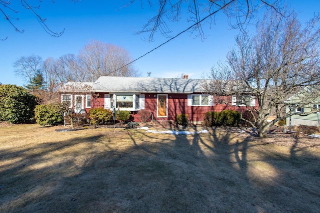 ranch-style home featuring a front yard