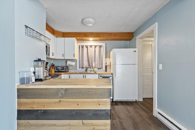 kitchen featuring dark wood-type flooring, a sink, stainless steel appliances, light countertops, and baseboard heating