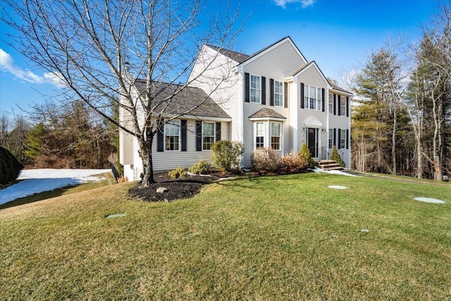 view of front of home featuring a front lawn