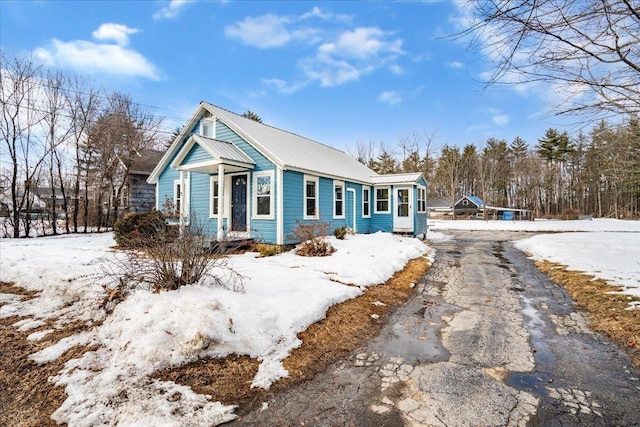 view of front of home with aphalt driveway and metal roof