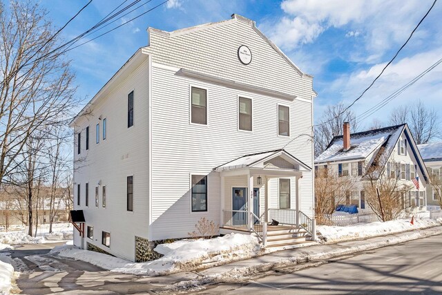 view of front of home featuring a porch