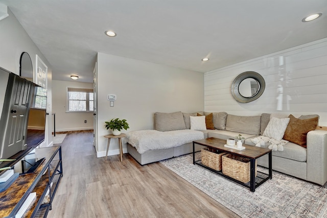 living room featuring recessed lighting, baseboards, and wood finished floors