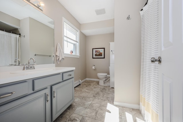 full bath with vanity, baseboards, curtained shower, a baseboard heating unit, and toilet