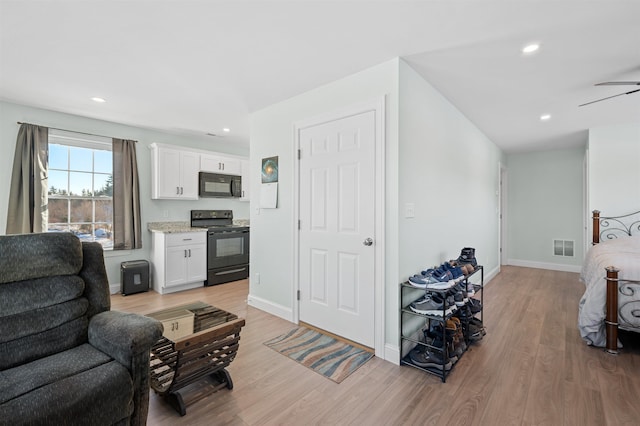 living room with visible vents, recessed lighting, baseboards, and light wood-style floors