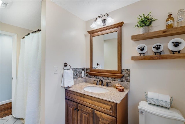 full bathroom featuring decorative backsplash, toilet, vanity, and visible vents