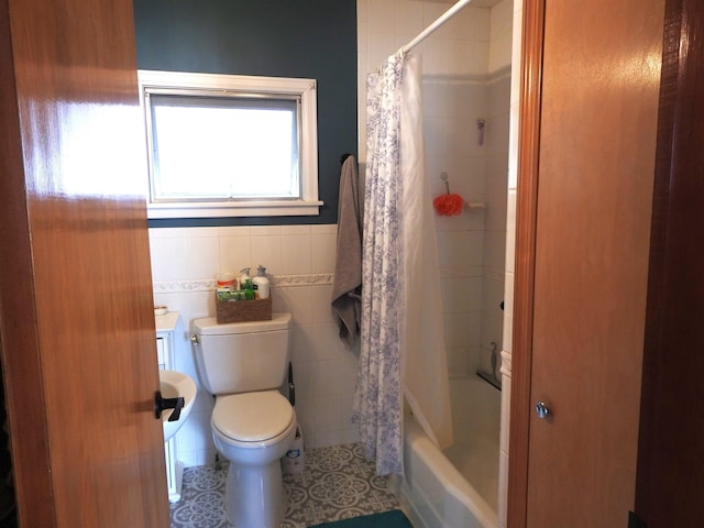 full bathroom featuring tile patterned floors, toilet, tile walls, and shower / bath combination with curtain