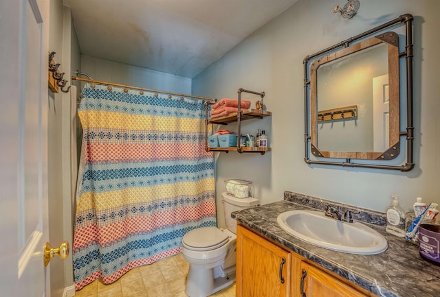 full bathroom featuring vanity, toilet, and a shower with curtain