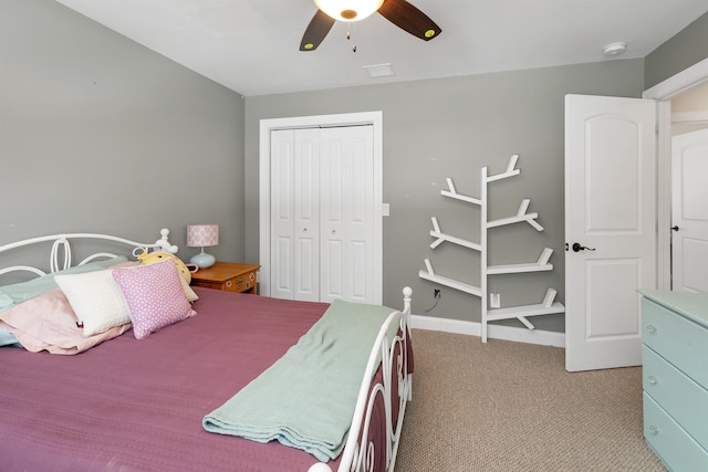 bedroom featuring visible vents, light carpet, a ceiling fan, a closet, and baseboards