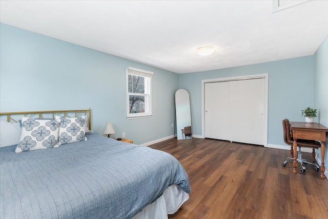 bedroom featuring arched walkways, a closet, baseboards, and wood finished floors