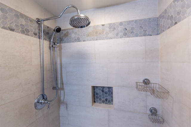 room details featuring tiled shower