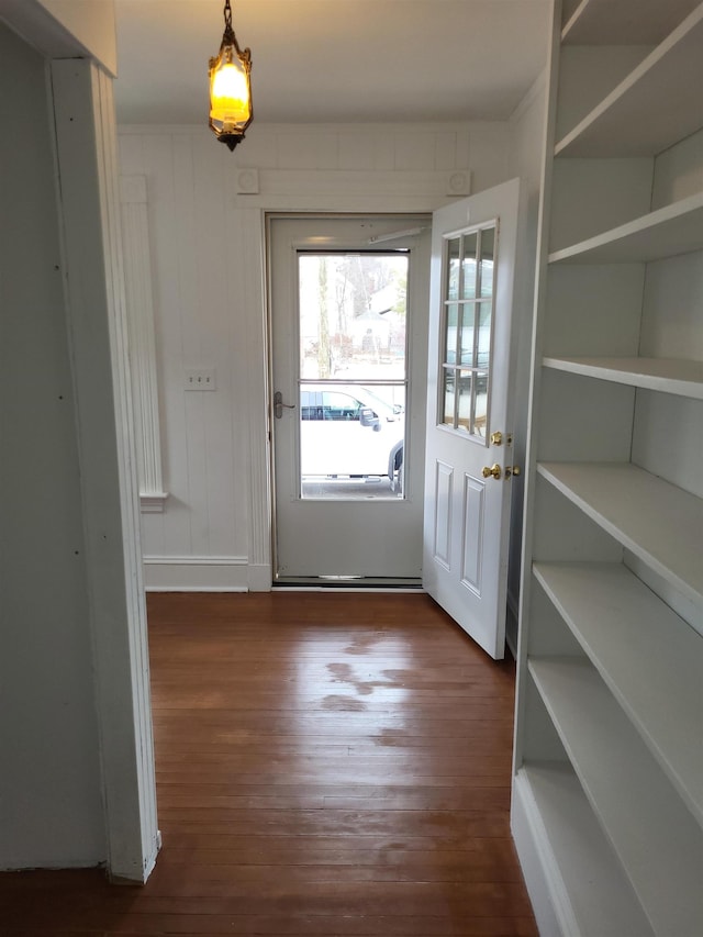 doorway to outside with dark wood-style flooring