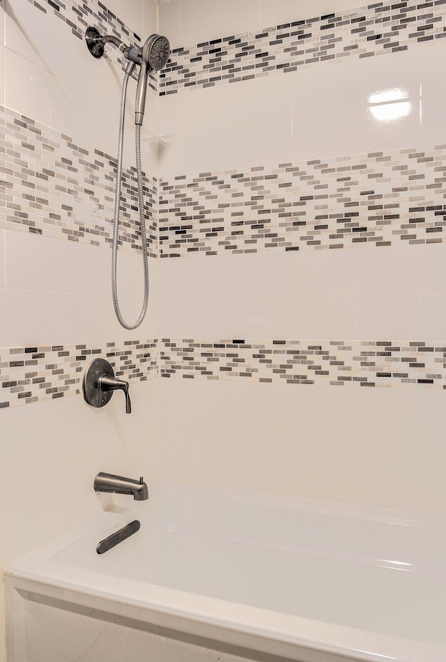 bathroom featuring shower / bathing tub combination