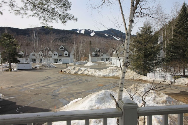 view of mountain feature with a residential view