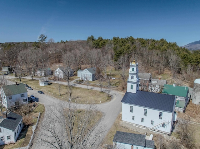 bird's eye view with a wooded view