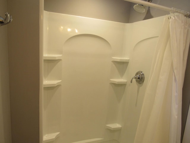 bathroom featuring a shower with curtain