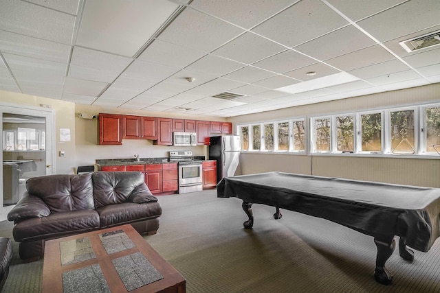 playroom with visible vents, a drop ceiling, carpet floors, and a sink