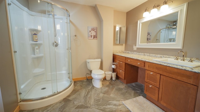 full bath featuring a shower stall, toilet, vanity, and baseboards