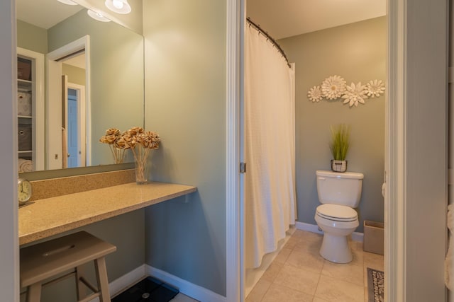 bathroom featuring a shower with curtain, toilet, tile patterned flooring, baseboards, and vanity