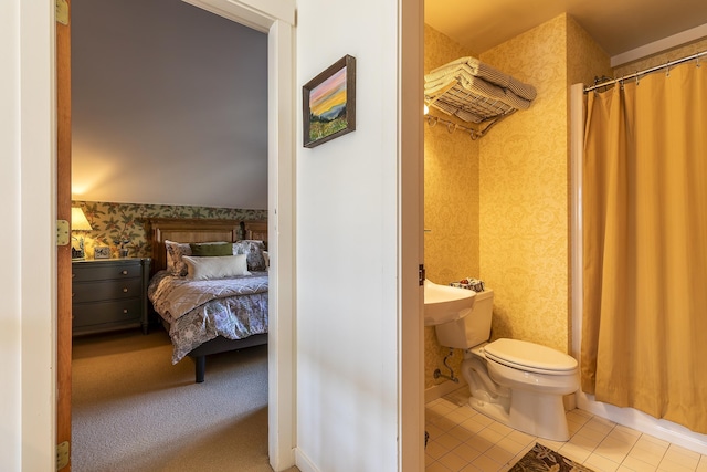 bathroom featuring a shower with shower curtain, toilet, tile patterned flooring, and wallpapered walls