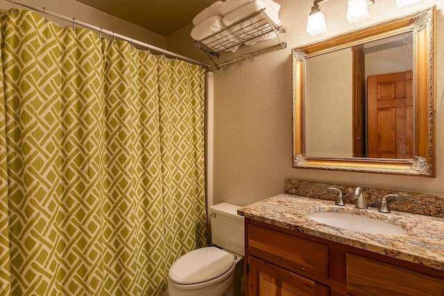 full bath with curtained shower, toilet, and vanity