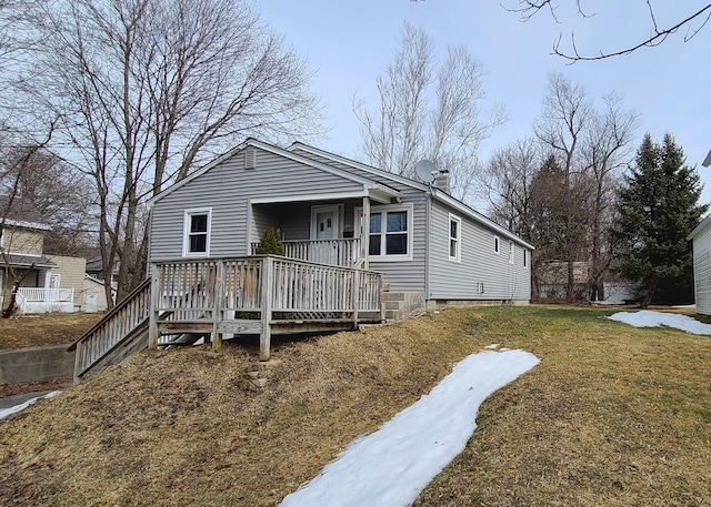 view of front of house with covered porch and a front yard