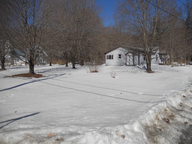 view of yard layered in snow