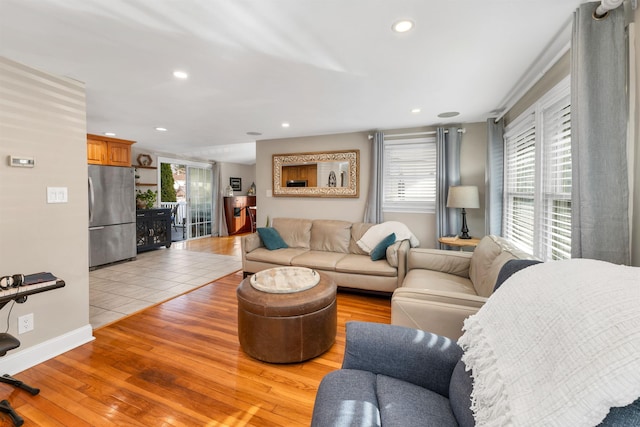 living room featuring recessed lighting, light wood-type flooring, and baseboards