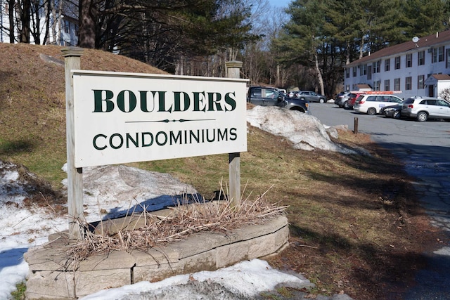 view of community / neighborhood sign