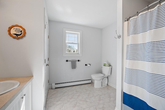 full bath with vanity, a shower with curtain, baseboards, toilet, and baseboard heating