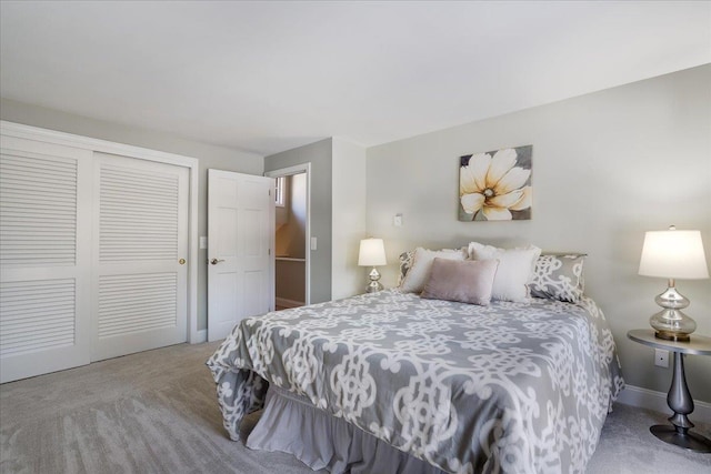 bedroom featuring a closet, baseboards, and carpet floors