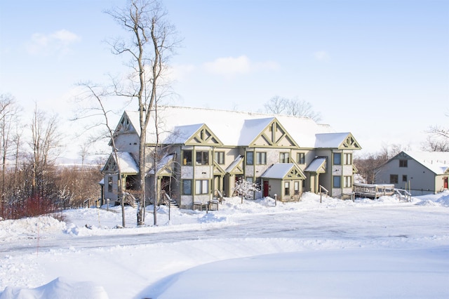 view of front of property featuring a residential view