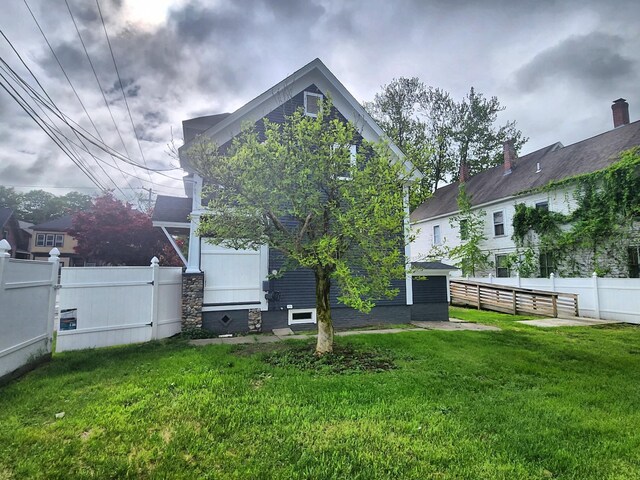 42 Elm St, Claremont, NH 03743 - view of yard