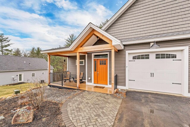 7 John Hardie Way, Chichester, NH 03234 - view of front of property featuring driveway and a porch