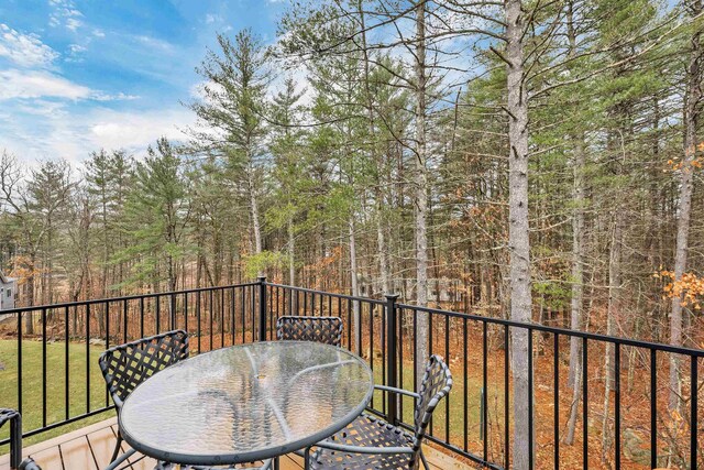7 John Hardie Way, Chichester, NH 03234 - balcony with outdoor dining area