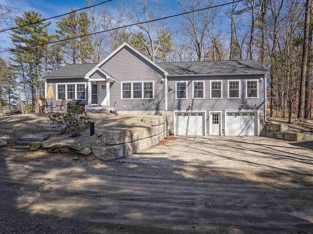 view of front facade featuring driveway and an attached garage