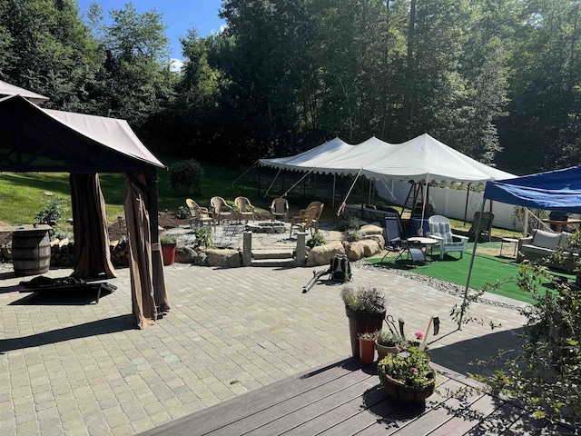 view of patio featuring an outdoor fire pit