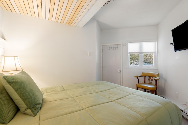 34 Weetamoo Trl Unit 5, Campton, NH 03223 - bedroom featuring lofted ceiling