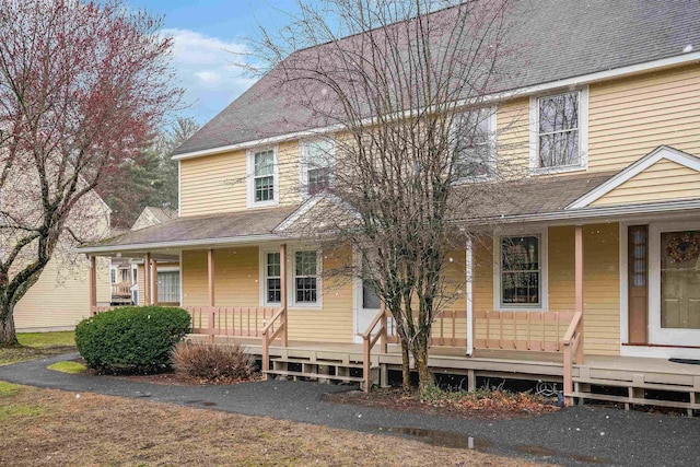 114 Winterwood Dr Unit 114, Londonderry, NH 03053 - view of front of home with a porch