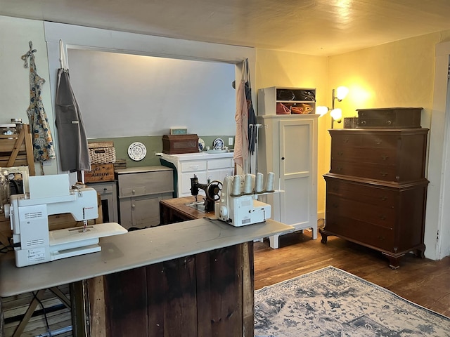 kitchen featuring wood finished floors