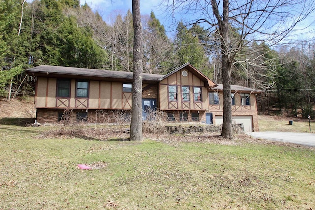 view of front facade with driveway, a garage, a front yard, and stucco siding