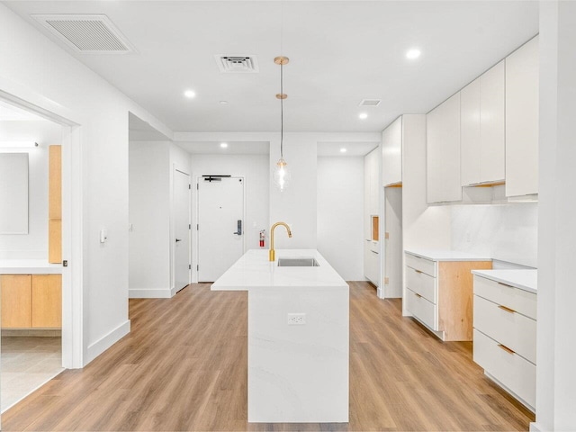 125 Cambrian Way Unit 605, Burlington, VT 05401 - kitchen featuring a sink, modern cabinets, light wood-style floors, and recessed lighting
