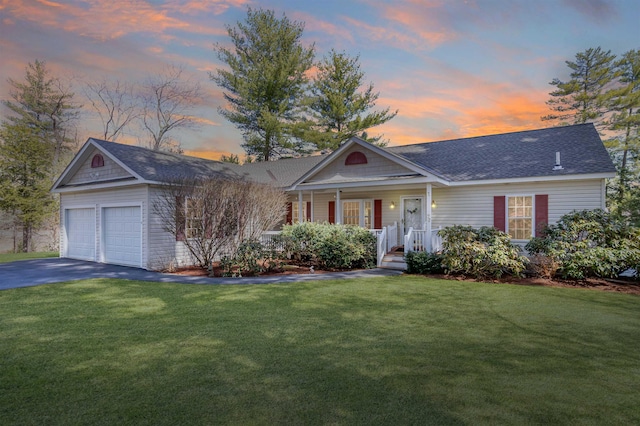 view of front facade featuring a shingled roof, a front lawn, and covered porch