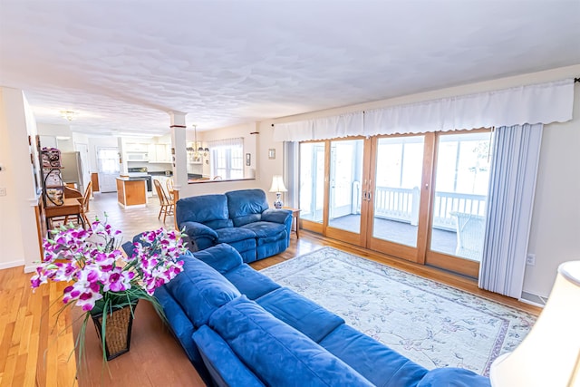 living area featuring light wood-style flooring and baseboards