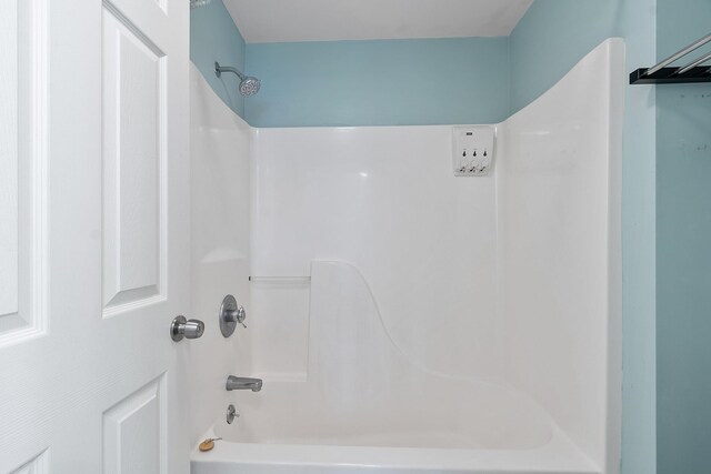 68 Barrington Ave, Nashua, NH 03062 - full bathroom featuring shower / tub combination