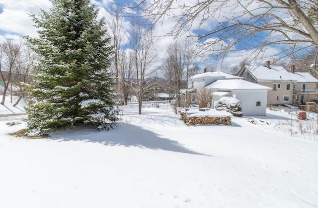 view of yard layered in snow