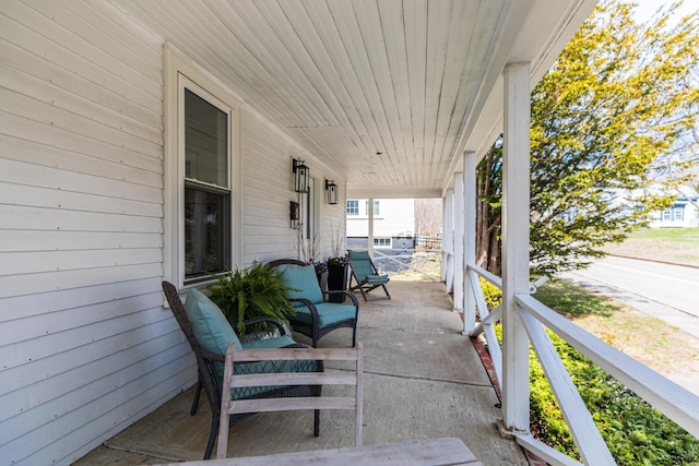 view of patio / terrace with covered porch
