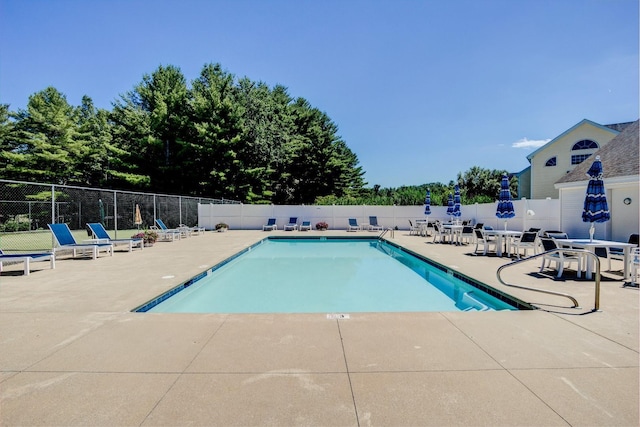 23 Hampton Mdws, Hampton, NH 03842 - pool with a patio area and fence
