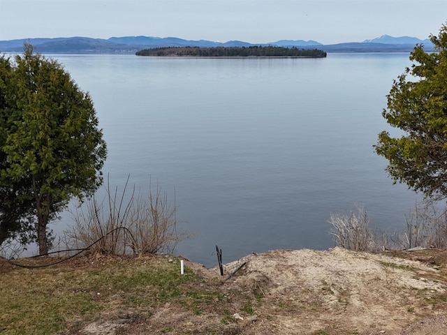 41 Lake Dr, South Hero, VT 05486